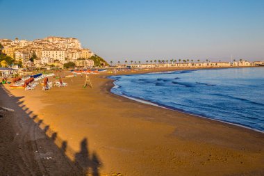 Sahilde günbatımı-Rodi Garganico, Apulia, Italya