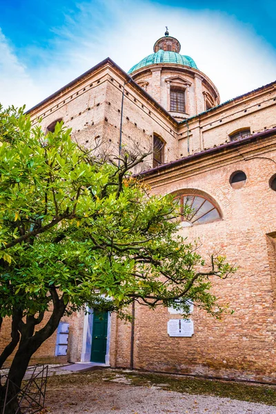 ラヴェンナ大聖堂 - ラヴェンナ、エミリア・ロマーニャ、イタリア — ストック写真