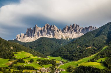 Geisler (Odle) Dolomites Peaks-Val Di Funes, İtalya