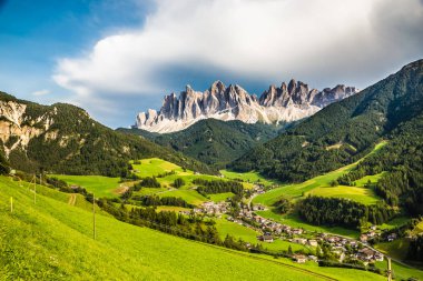 Geisler (Odle) Dolomites Peaks-Val Di Funes, İtalya