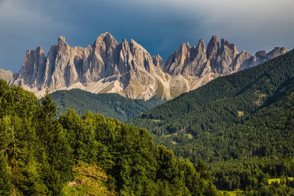 Geisler (Odle) Dolomites Peaks-Val Di Funes, Italia —  Fotos de Stock