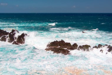 Porto Moniz, Madeira, Portekiz Atlantik Okyanusu ve Ilheu köstebek peyzaj