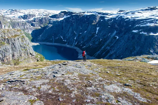 Bajki Ringedalsvatnet Jeziora Norwegii Trolltunga Klif — Zdjęcie stockowe