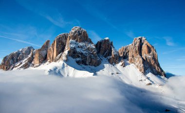 Dolomites yamaçlar, İtalya Piz Boe Kayak atlıkarınca şaşırtıcı gelen kış dağ manzarası
