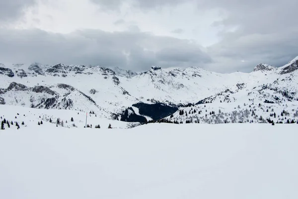 눈덮인 산봉우리들 이탈리아 미티스의 — 스톡 사진