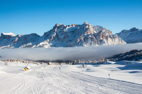 Vers Verzorgd Skipiste Met Verbazingwekkende Winterlandschap Alpen Dolomieten Ochtend Weergave — Stockfoto
