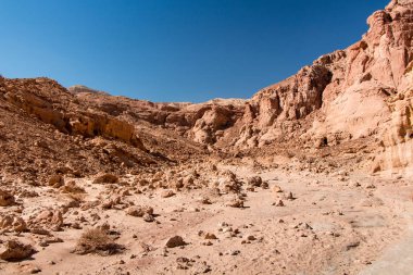 Timna Park, Eilat, İsrail yakınındaki güzel çöl. Hiking, yer doğa yürüyüşü.