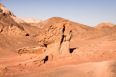 Timna Park, gezi dan Eilat, jeolojik oluşum harika bir yürüyüş için Gezgin trekking yer.
