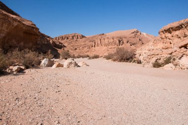 Negev çölünde manzara, Mitzpe Ramon yakınlarındaki Ramon Krateri, İsrail