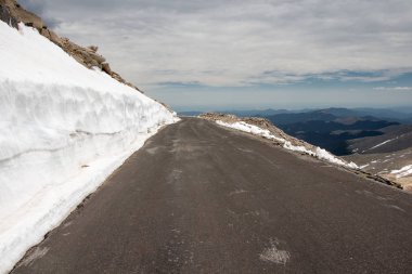 Mount Evans Scenic Byway, Kuzey Amerika'nın en yüksek asfalt yoludur. Denver'dan günlük gezi