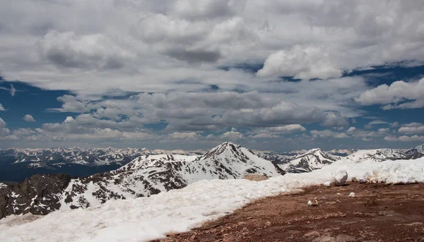 마운트 에반스의 꼭대기에서 놀라운 콜로라도 산맥의 프론트 레인지에서 에반스 이름을 — 스톡 사진