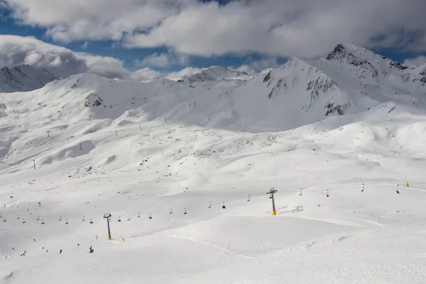 Skidbackar Och Vackert Vinterlandskap Alperna Samnaun Ischgl Tyrolen Österrike Moln — Stockfoto