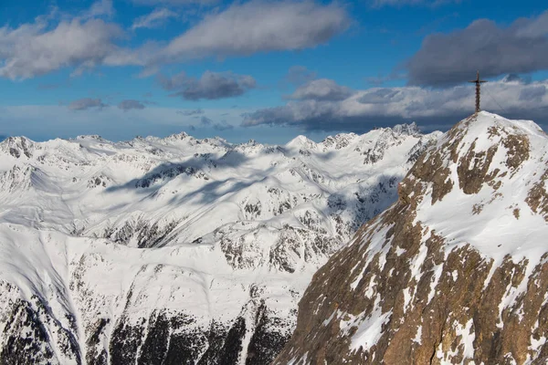 Bevroren Kruis Top Van Een Berg Winter Alpen — Stockfoto