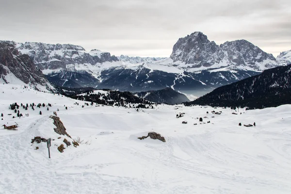 Sneeuwtoppen Boven Wolken Winterlandschap Dolomieten Italië — Stockfoto