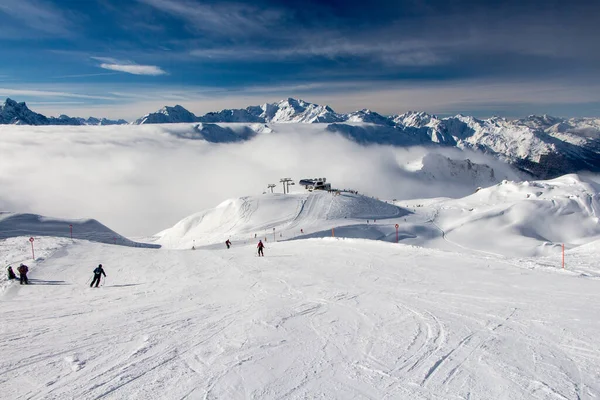 Skilift Prachtig Winterlandschap Alpen Nabij Anton Arlberg Boven Wolken Met — Stockfoto