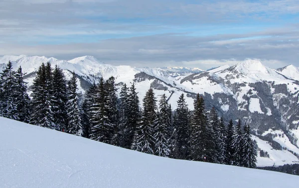 Wunderschöne Winterberglandschaft Mit Verschneiten Gipfeln Der Zillertal Arena Österreich — Stockfoto