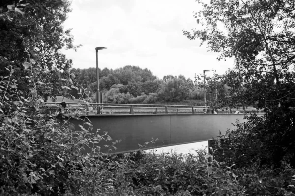 Metalowy most na molo — Zdjęcie stockowe