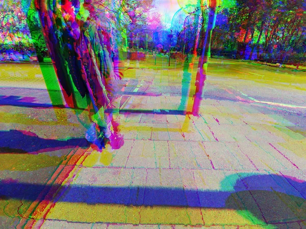 Patikada geçen yaya