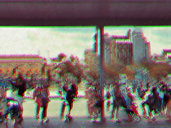 Bir otobüs durağında bir grup insan