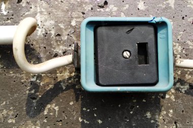 Hasarlı düğmeli konut