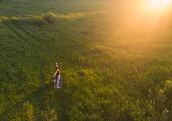 Жінка Практикує Йогу Заході Сонця Вид Зверху — стокове фото