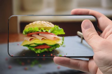 Burger peynir ve salam - smartphone fotoğraf