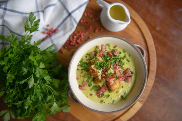 Sopa Fresca Con Croutons Jamón Mesa Vista Superior — Foto de Stock