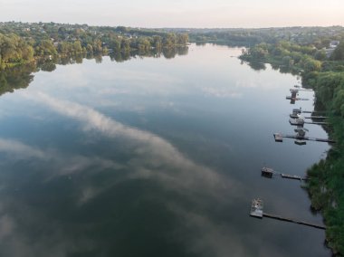 Uçağı nehirden görünümünü. Doğa