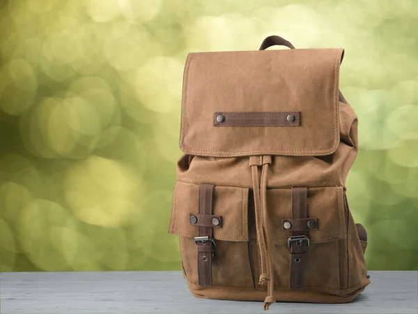 Εκλεκτής Ποιότητας Backpack Στο Φυσικό Υπόβαθρο — Φωτογραφία Αρχείου