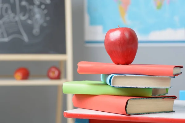 Terug Naar School Boeken Apple Tafel — Stockfoto