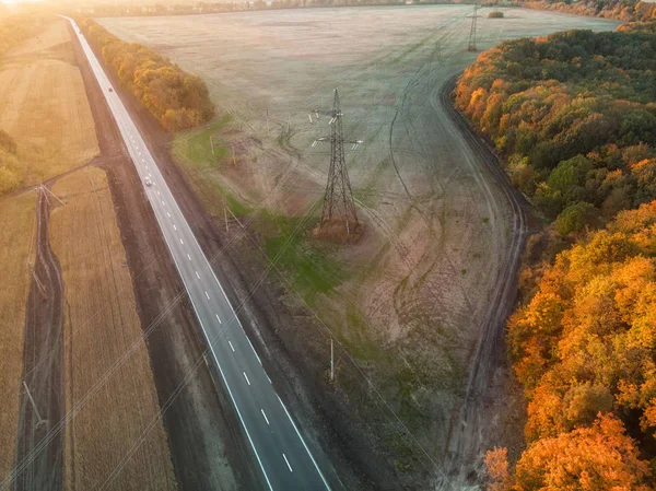Hösten Highway Och Kraftledningar Naturens Skönhet — Stockfoto