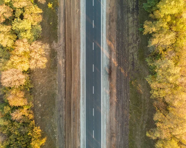 美丽的秋天道路 顶部视图 自然之美 — 图库照片