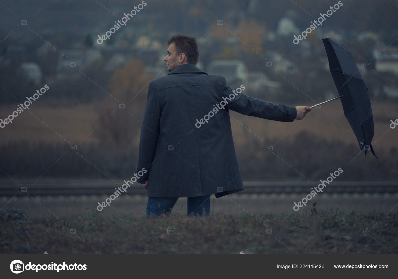 Eenzame Man Met Paraplu Herfstdag ⬇ Stockfoto, door © olegkrugllyak #224116426