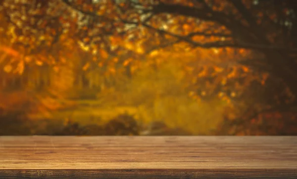 秋の背景にテーブル トップ — ストック写真