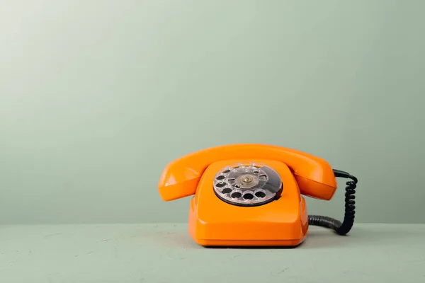 Vintage Orange Phone Cerca —  Fotos de Stock