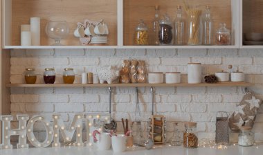 Mutfak rafları (yakın çekim)