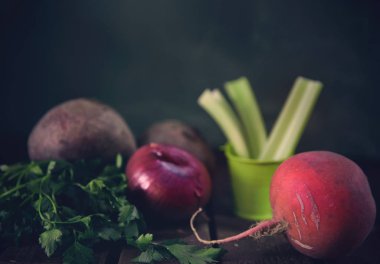 Masanın üzerinde sebze yakın çekim