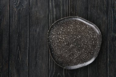 Masanın üzerinde siyah saç yakın çekim