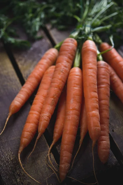 Zanahorias Frescas Una Superficie Madera —  Fotos de Stock