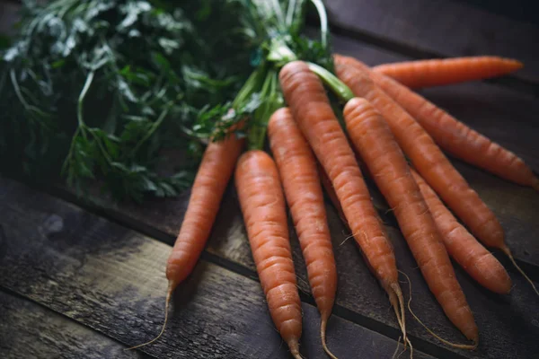Zanahorias Sobre Una Superficie Madera — Foto de Stock