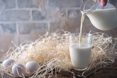 Süt ve yumurta dökme