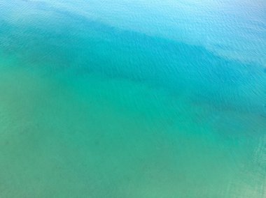 Güzel mavi deniz suyu - yukarıdan görünümü