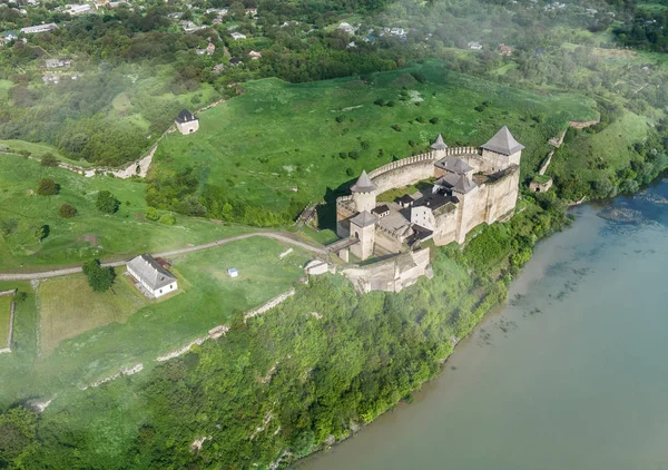 Μεσαιωνικό πέτρινο φρούριο-θέα από την κορυφή — Φωτογραφία Αρχείου