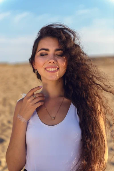 Young white brunette woman in the desert on a hot day