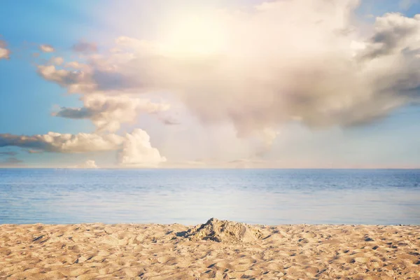 Kumlu Plaj Güneş Mavi Deniz — Stok fotoğraf