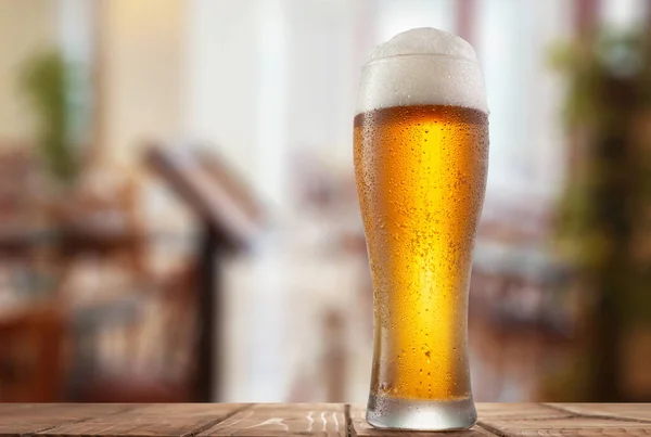 Ein Glas Weißbier Auf Einem Tisch Einem Restaurant — Stockfoto