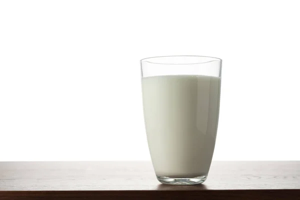 Glas Milch Auf Dem Tisch Mit Isoliertem Hintergrund — Stockfoto
