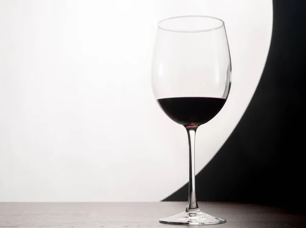 Silhouette Verre Vin Rouge Sur Table — Photo