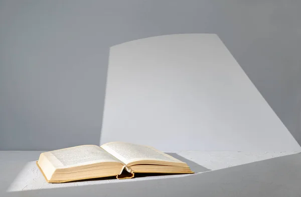 Open Book Table — Stock Photo, Image