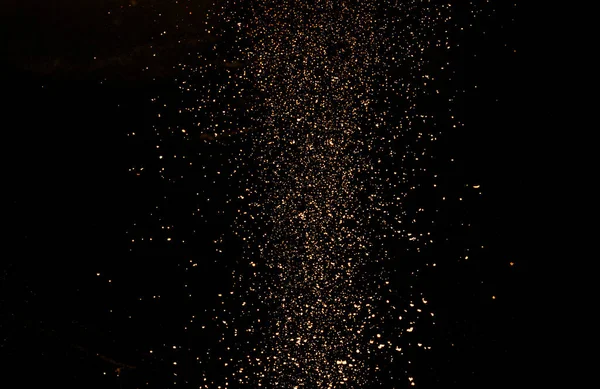 Złoty Pył Wióry Aerozol Czarnym Tle — Zdjęcie stockowe